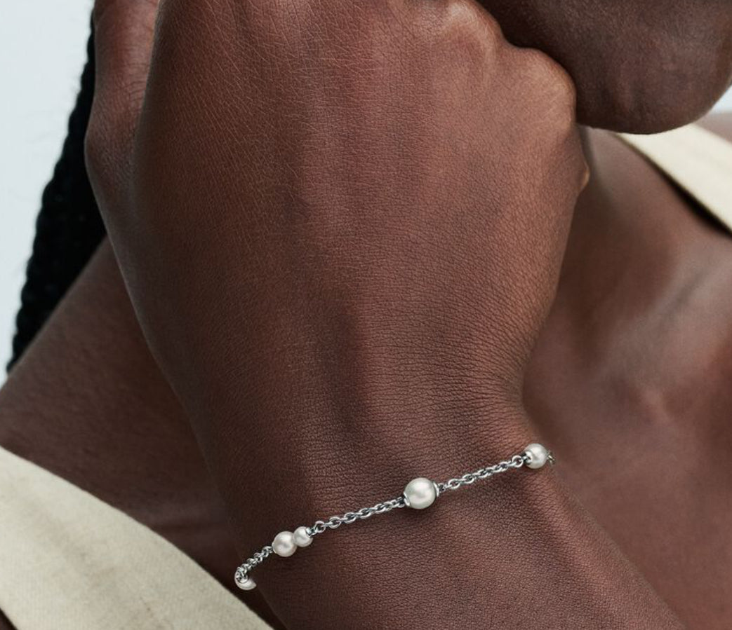 Brazalete con perlas blancas