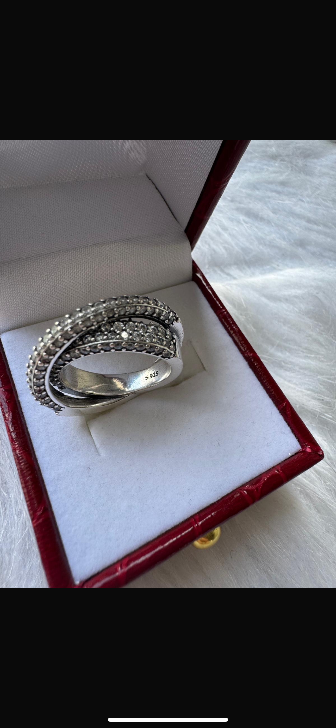 Anillo de Plata con Brillantitos de Cristal