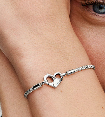 Brazalete de plata con corazón