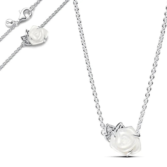 Collar de rosa blanca
